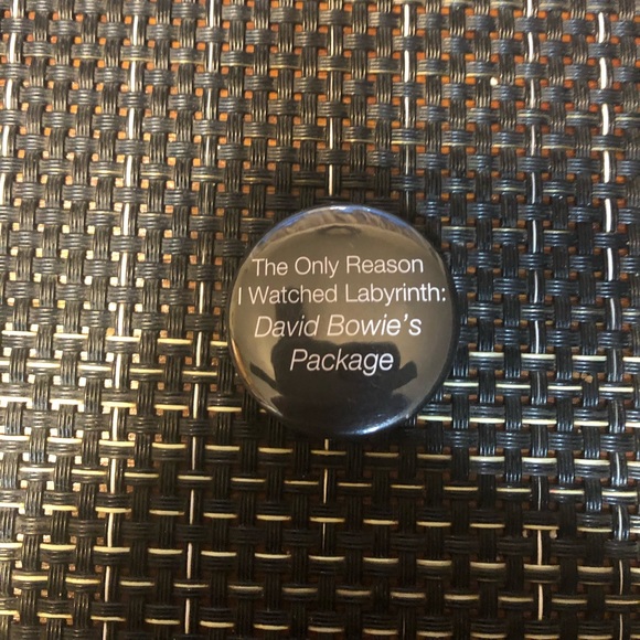 Pre Loved David Bowie Labyrinth Button Pin - Picture 2 of 3